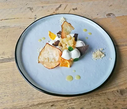 Photo d'une assiette dessert réalisée par le restaurant Yuta
